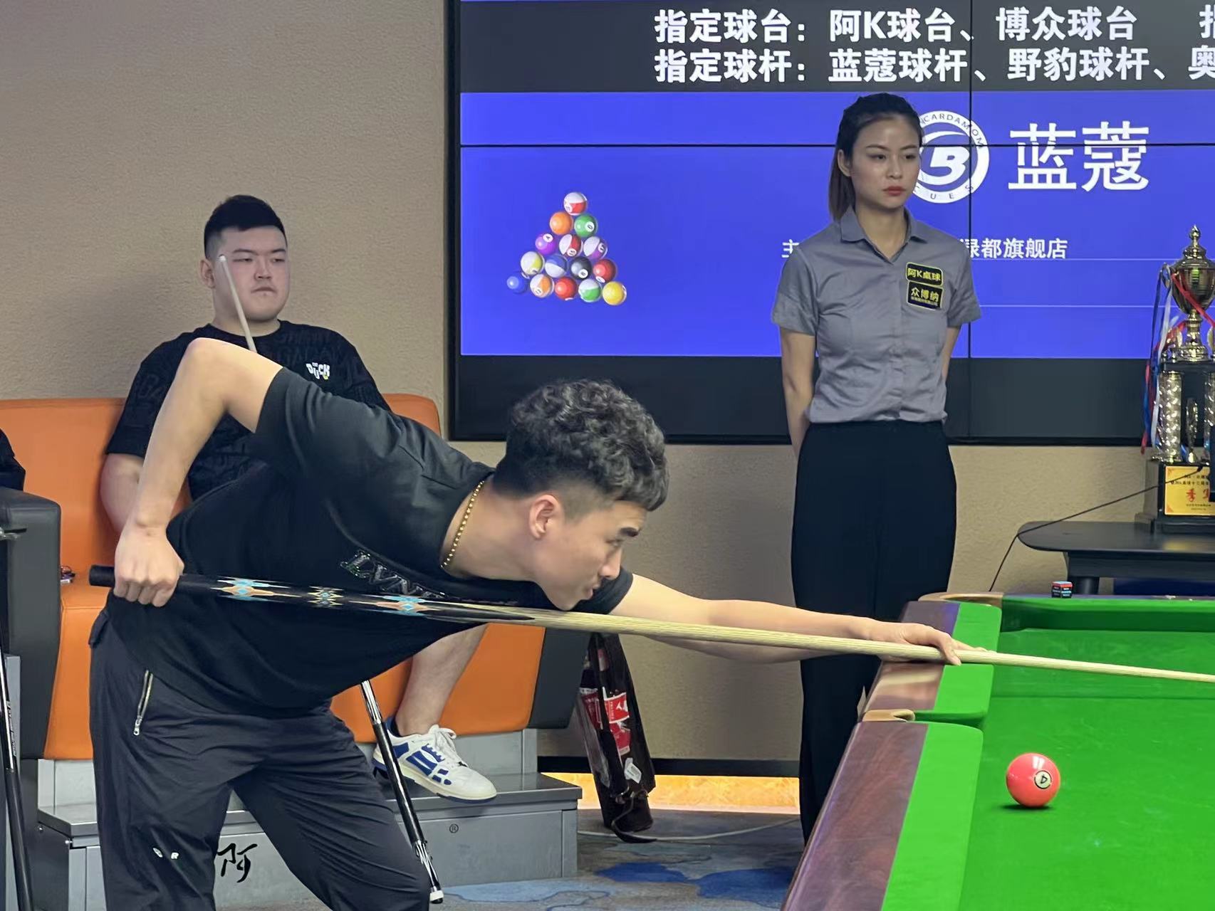 看似与足球 看似与足球