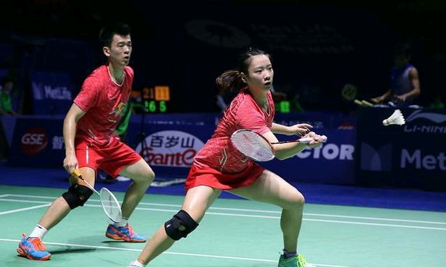 在赛场上挥 在赛场上挥