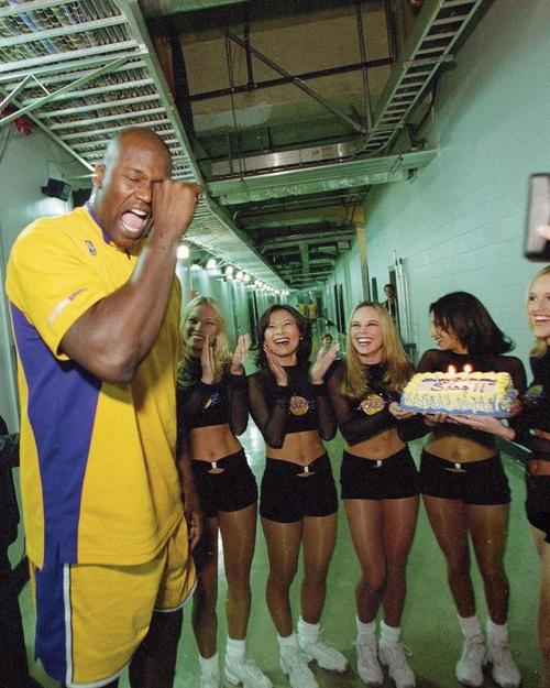 鱼缸论继续！霍伊伦双响助球队回榜首，头顶脚踢荣膺全场最佳